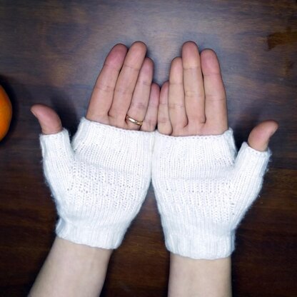 STAY HOME KNIT Cute and soft fingerless mitts