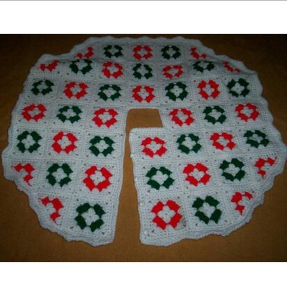 Buttoned Granny Christmas Tree Skirt C-056