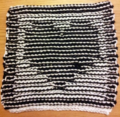 Black & White Valentine Heart Illusion Knitting