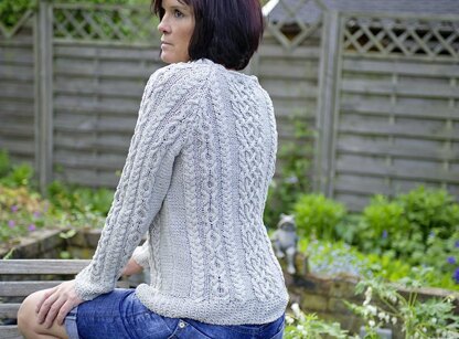 "Joyce" - summer sweater with cables