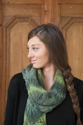 Symmetrical Scallops Scarf