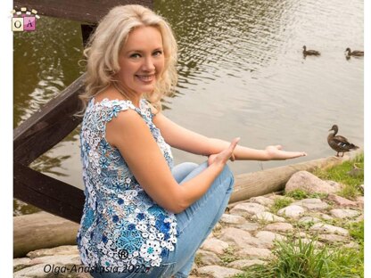 Lace blouse with blue motifs