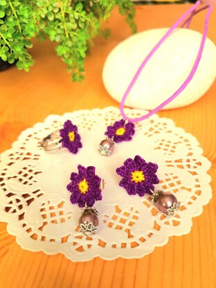 Daisy flower earrings, pendant and finger ring