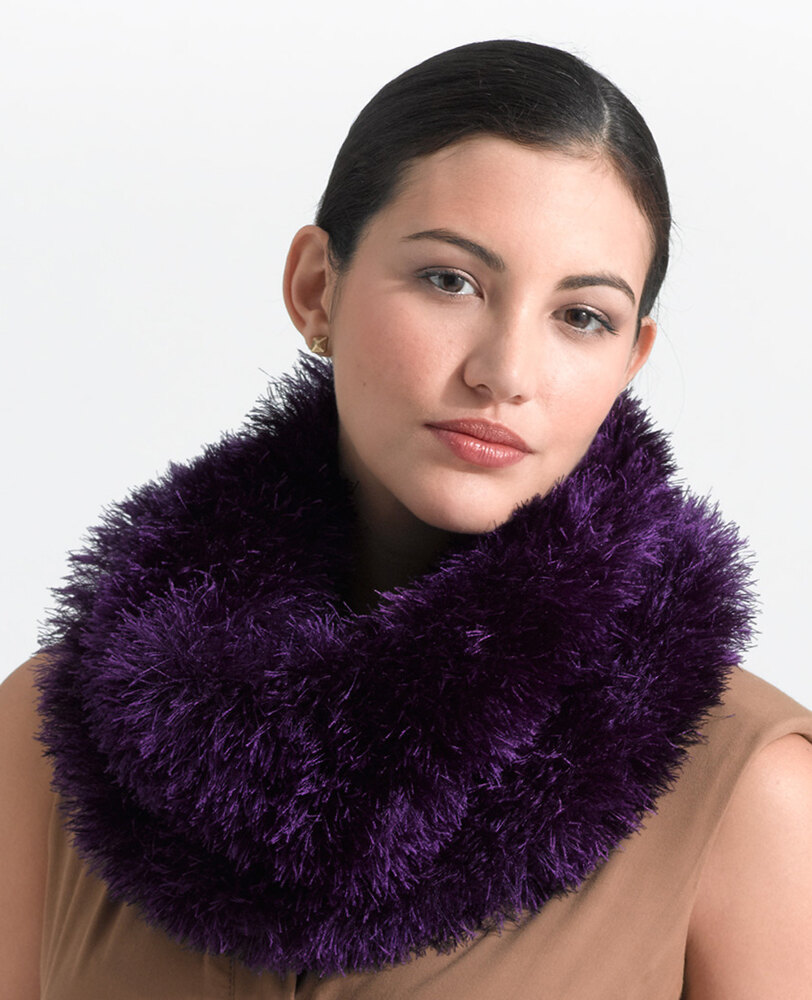 Cushy Fur Cowl in Lion Brand Fun Fur - L0734B, Knitting Patterns