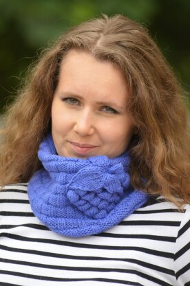 Grapevine Cowl Knitting Pattern