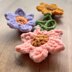 Crochet flower plush keychain pattern, easy begginner friendly tutorial