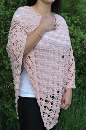 Light poncho with easy stitches