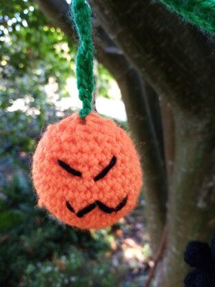 Crochet halloween wreath and bunting