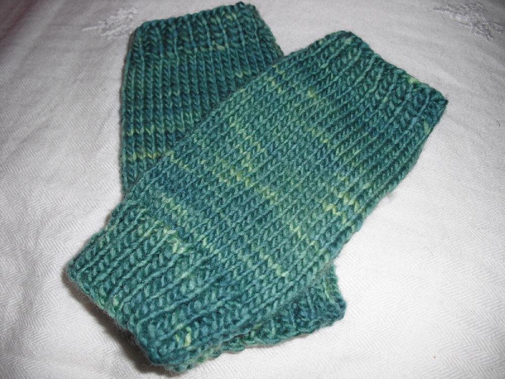 Simple but versatile fingerless mitts free knitting pattern – The