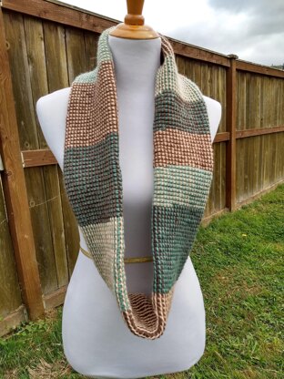 Tricolor Tunisian Cowl