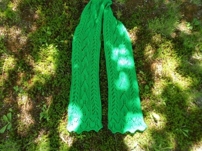 Lacy Apple Leaf Scarf