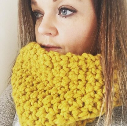 Textured crochet cowl