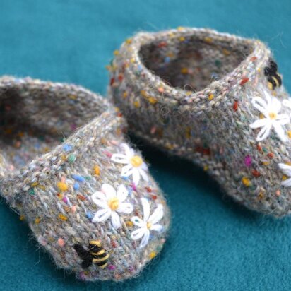 Baby Daisy Shoes - knitting pattern