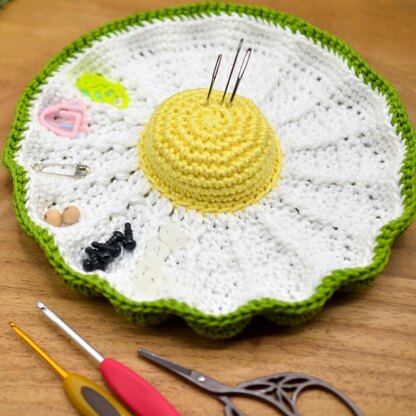 Daisy Tray and Pin Cushion