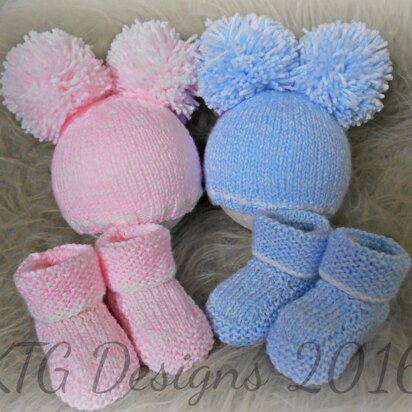 Twins hat and bootees set dk