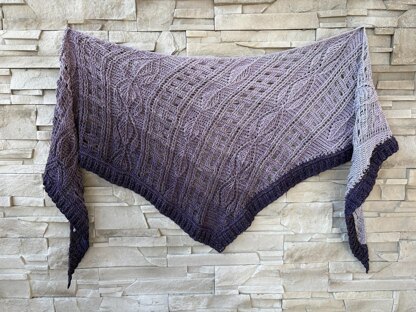 Flat Triangular Scarf "Larisaia"