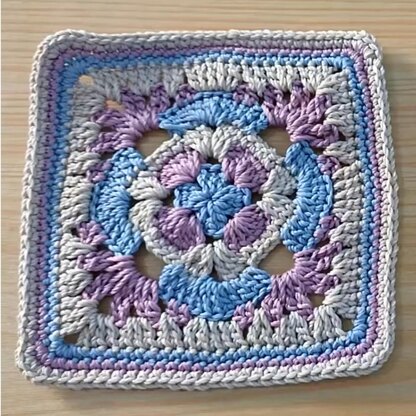 Kamaniya Granny Square