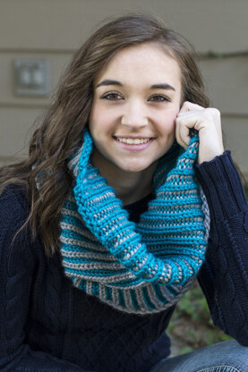 Beginner Brioche Cowl in Cascade Pacific Chunky - C293 - Downloadable PDF