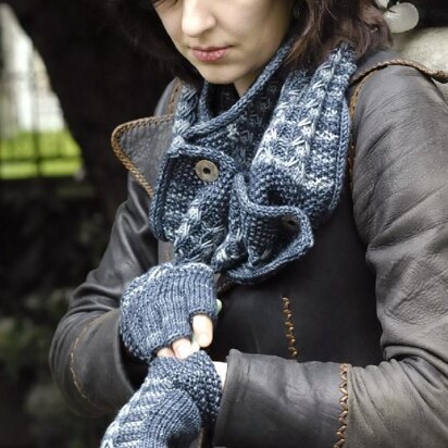 Moosetracks Fingerless Gloves and Matching Cowl - knitting pattern