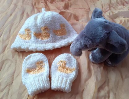 New Baby Duck Hat and Mittens Set