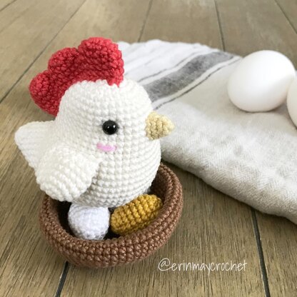 Olive the Chicken amigurumi crochet pattern