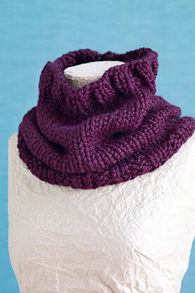 Basic Cowl in Lion Brand Wool-Ease Thick & Quick - L0412AD