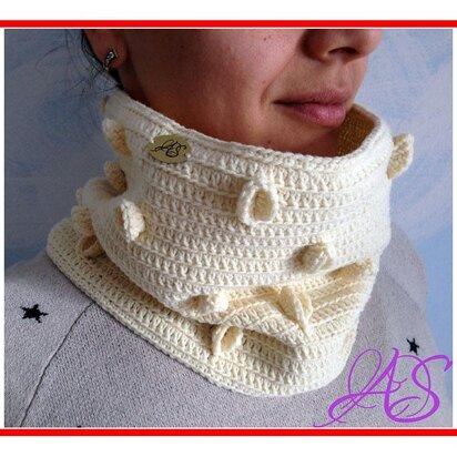 Delicate Half Moon Cowl Crochet Pattern