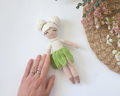 Carola, the crochet cauliflower fairy