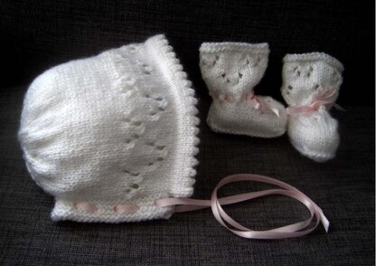 Baby Butterfly Bonnet & Booties Set (DK)