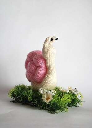 Romantic Pink Snail - knitting pattern (knitted round)