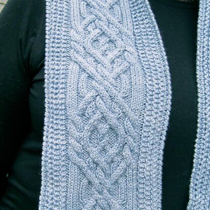 Erme Cabled Scarf