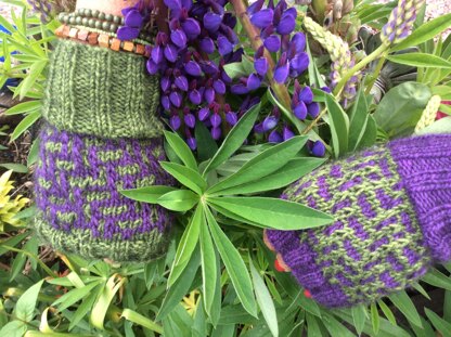 Mosaic fingerless mittens