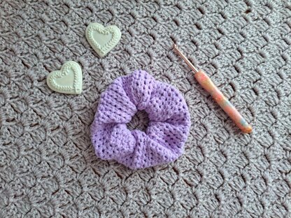 Crochet Easy Feminine Scrunchie Pattern