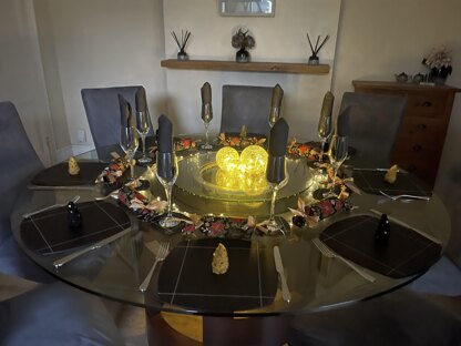 Christmas Tree Ferrero Rocher Covers Traitors Knitting Pattern