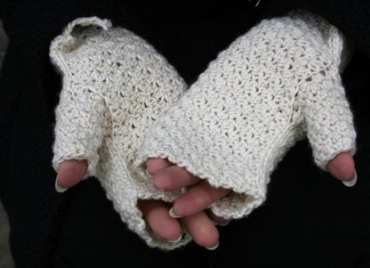 Softly Graphic Mitts