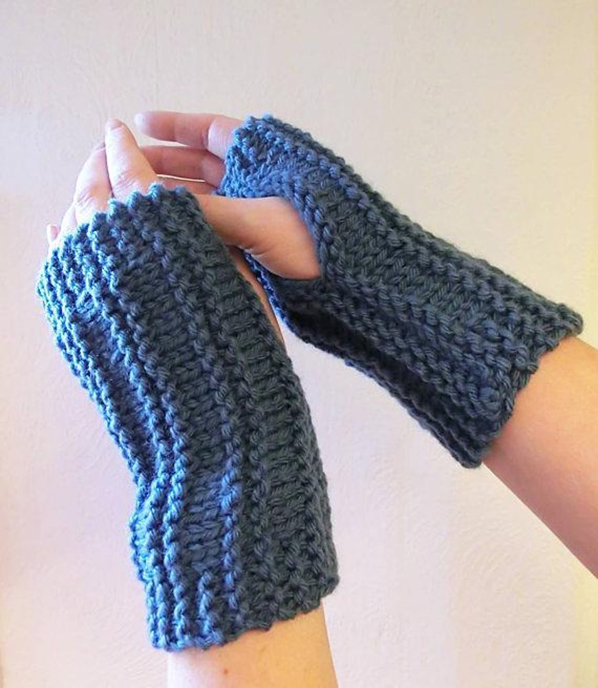 Easy Peasy Wrist Warmers Knitting pattern by Ruth Maddock