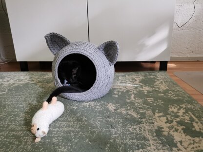 Cat cave