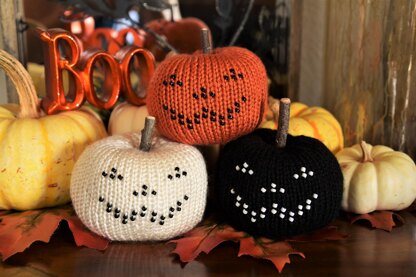 Knit Jack- O' -Lantern