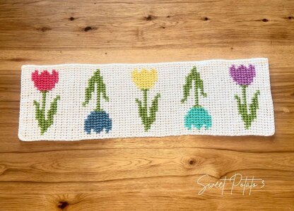 Spring Tulips Table Runner