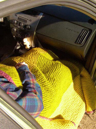 Car Blanket / Pillow in Lion Brand Wool-Ease Thick & Quick - L0083AD