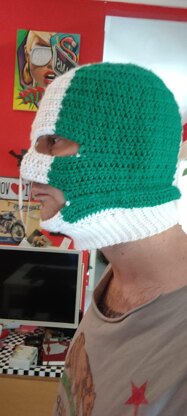 Crocheted Kneecap Balaclava