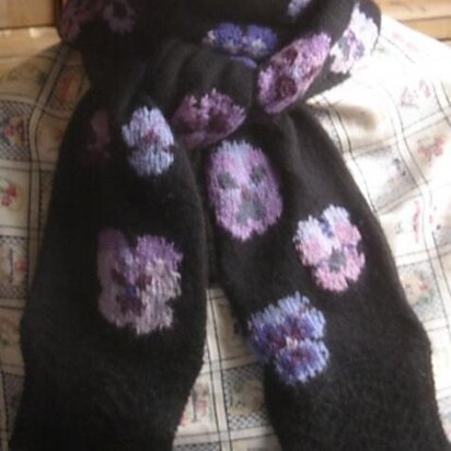 Pansy scarf with Feather-and-Fan edgings