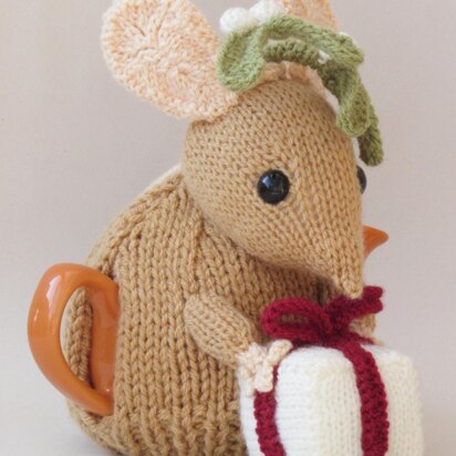 Christmas Mistletoe Mouse Tea Cosy