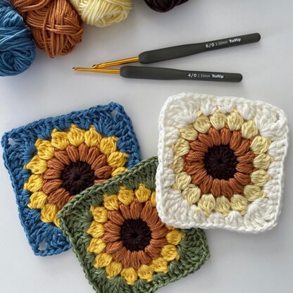 Crochet sunflower granny square