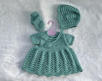 P156 Dolls Dress, Bonnet & Bootees
