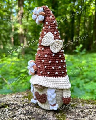 Gnome with cotton (girl)