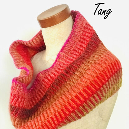 Freia Fine Handpaints Sidestep Cowl PDF