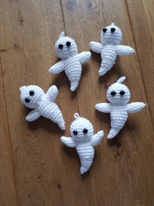 Crochet ghost