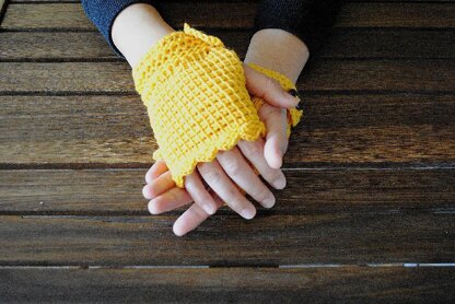 Sweet Waffle Fingerless Mitts