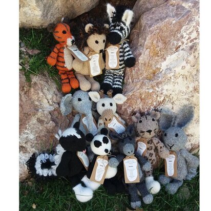 Painted Cricket Set 1 (10 animals) - knitting pattern
